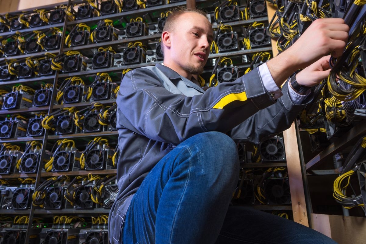 Farm di mining ASIC per Bitcoin.